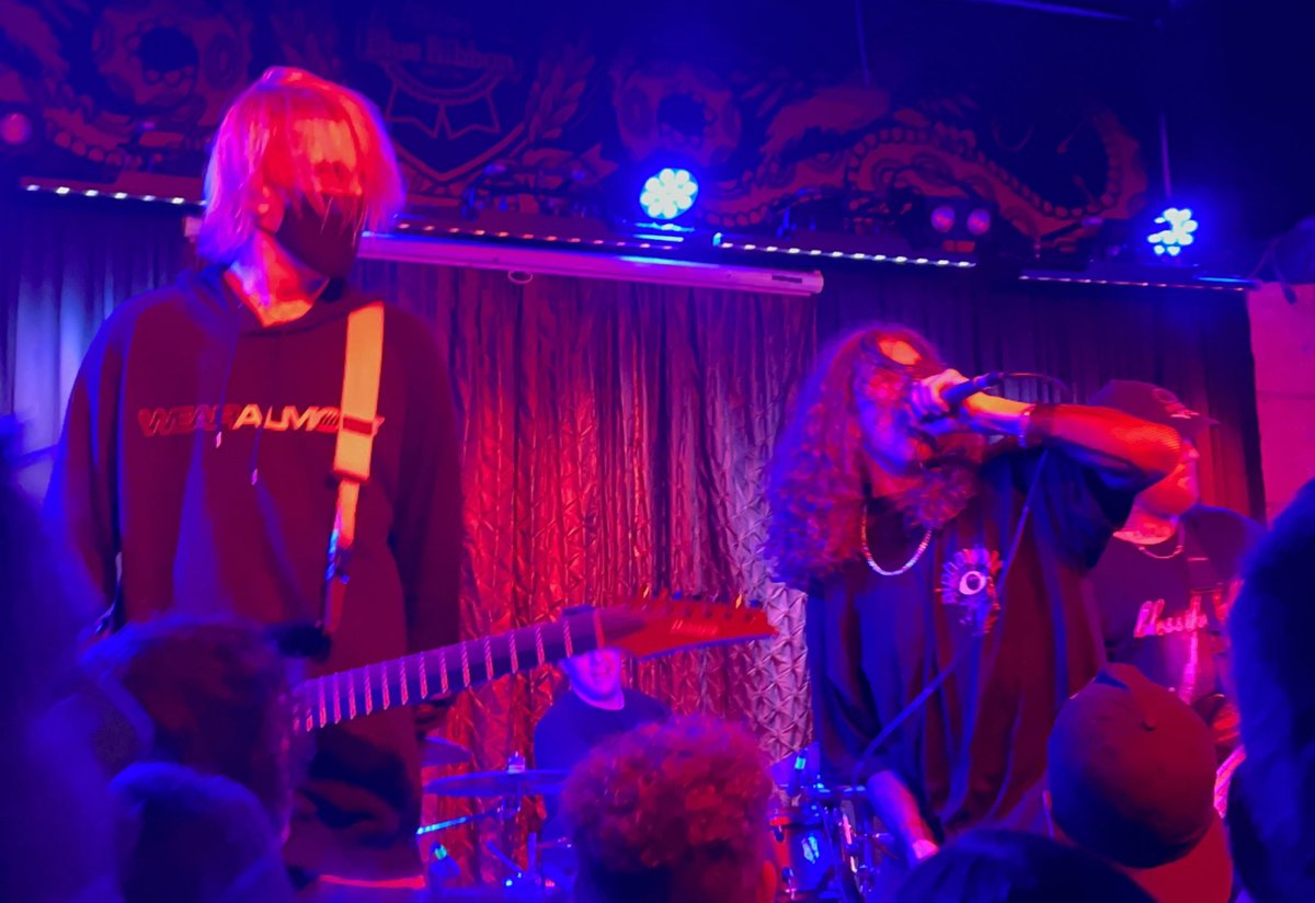 phantmphantm's tweet photo. Saw @Invent_Animate @AlphaWolfCVLT @LMTF and @PolarisAus tonight and it was insane. I caught @sabianlynch while he stagedove and even got a photo with @croetter (I guess I look like his brother). Shoutout to these cool af guys. LEFT SIDE!!! https://t.co/r7y4DEh3o3