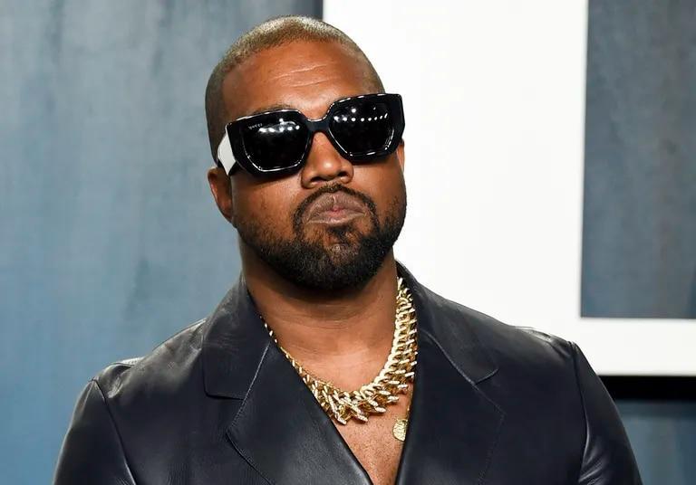 pristelan's tweet photo. 📣❕Según informes, Kanye West tiene prohibido actuar en los Grammy 2022 debido a su mal comportamiento en redes. https://t.co/3fBRfGwrNK