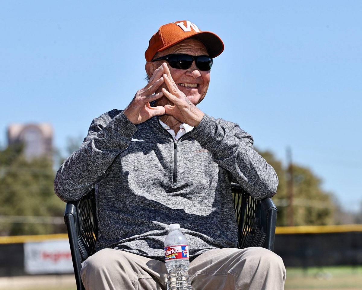 WhitsonJessica's tweet photo. Everything that is right in this world. Thank you, Coach Shep. And thank you to all who coach our young men and women. You are appreciated. #DallasISDisHome @WTWLonghorns @WTWhiteBaseball @WTWhiteHoops @EDWAthletics @MarshAthletics @dallasathletics @dallasschools https://t.co/IKqkGfx7ct