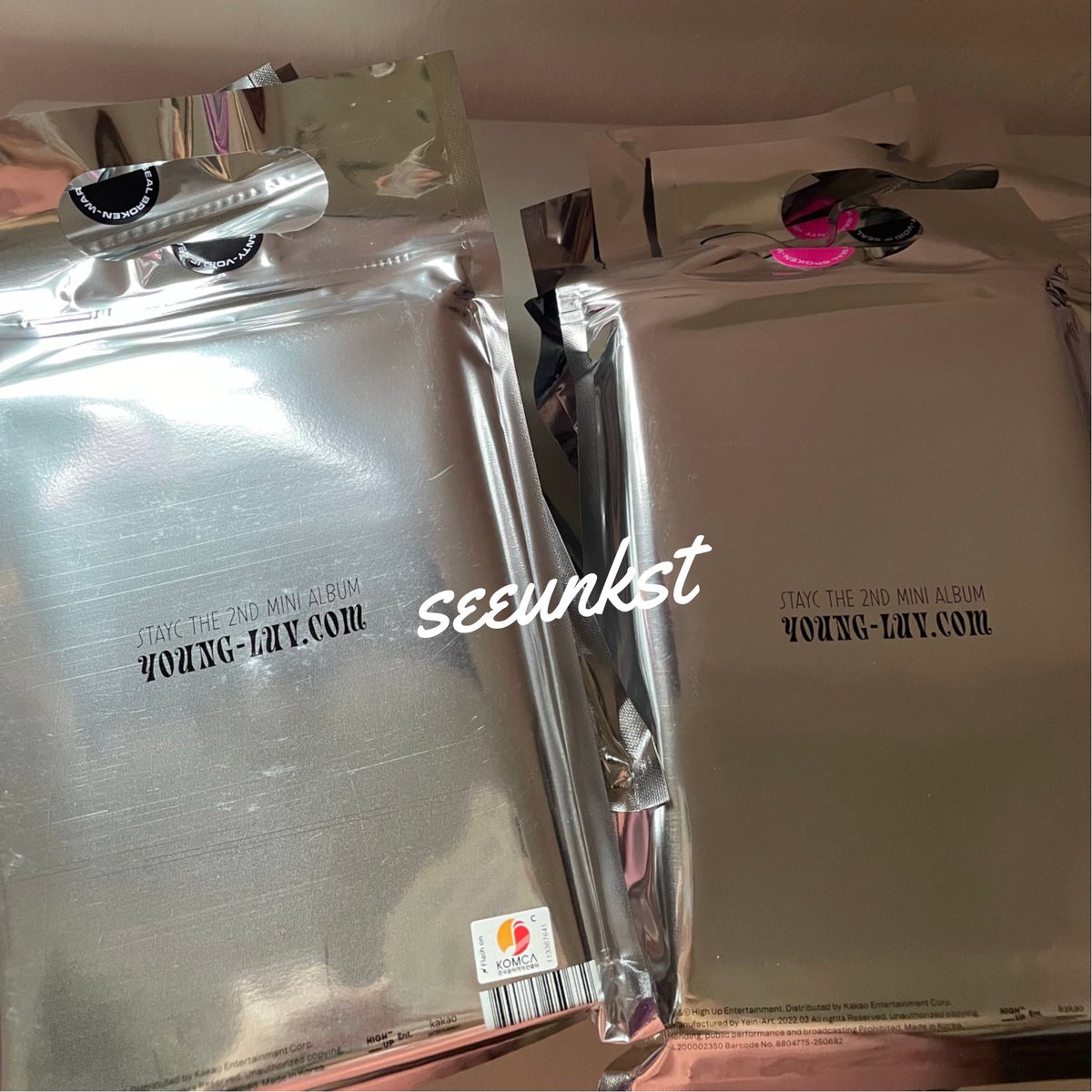 seeunkst's tweet photo. help rt! #pasarstayc 

stayc https://t.co/F7Uih13C1p sealed &amp; unsealed albums
 
🍓 rm48 ea/ sealed
🍓 rm15 ea/ unsealed (no pcs pola member poster)
🍓 both ver available! 
🍓 ready MY 🇲🇾 accept instant transfer shopeepay ✅

📬 postage rm7 sm ss (1 day express shipping) https://t.co/0Z4R68tgRF