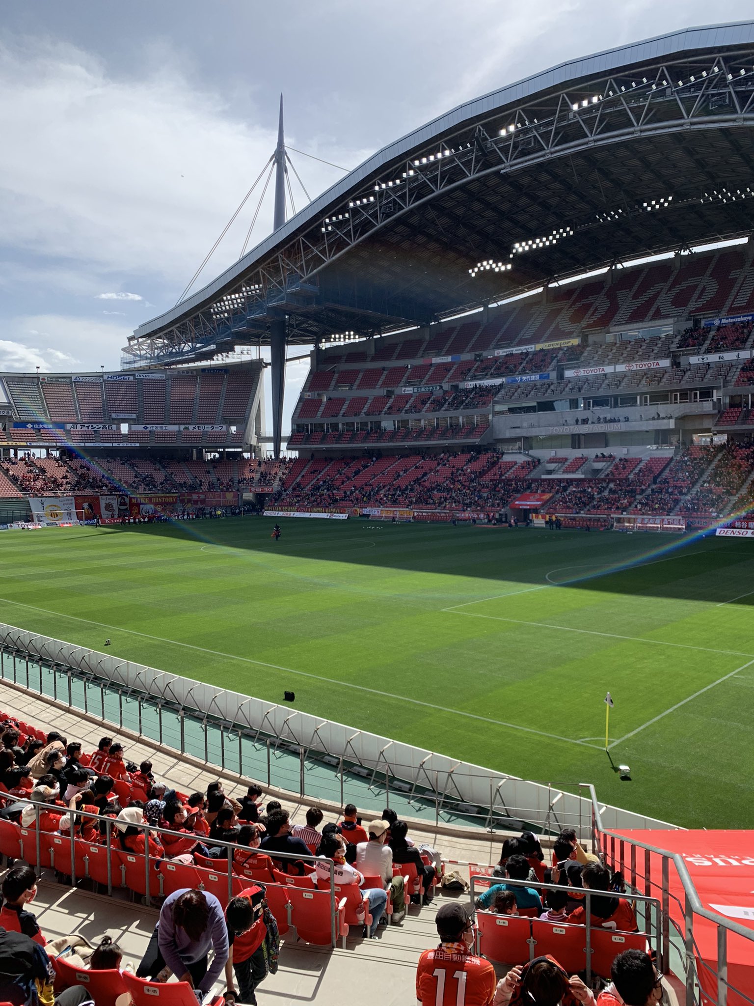 Jo2 サッカー観戦 Jリーグ第５節 名古屋グランパスvs柏レイソル 豊田スタジアム さすが豊スタ 専用スタジアムで芝がキレイで試合が見やすい サッカー観戦 名古屋グランパス 柏レイソル 豊田スタジアム 子供達 T Co