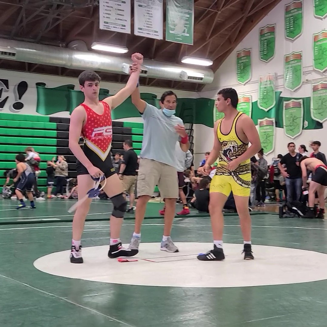 ChrisCapo152's tweet photo. Representing Peterson Grapplers today at the Freestyle &amp; Greco Tournament. Thank you to my PG training partners and Coach Brian Peterson. #petersongrapplers @calUSAwrestling @CalGrappler @theopenmat @USAWrestling https://t.co/nmZ91WXBNh