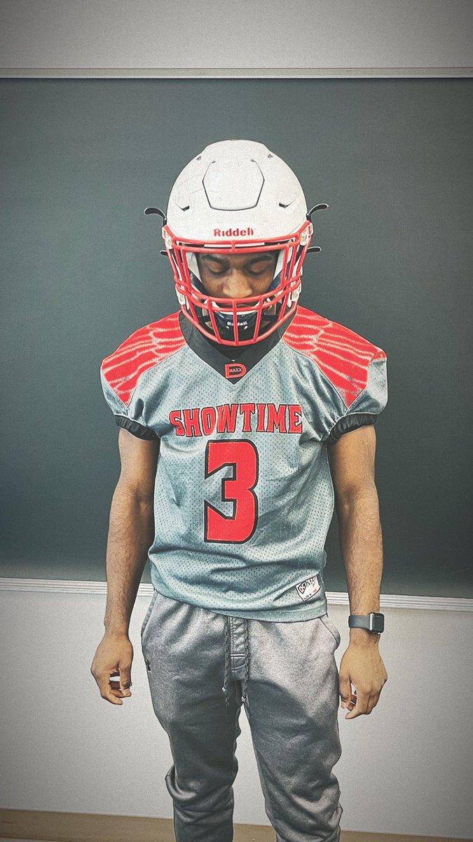 2RawSmileyy's tweet photo. I think I got my swagger back 💼✨ @ShowtimePrep #backinthatmode🦍 https://t.co/2cci4pV0NS
