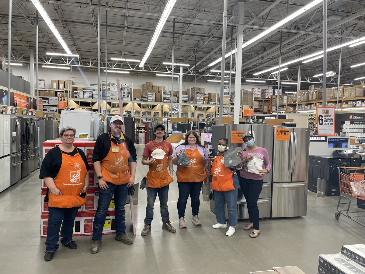 MDep26's tweet photo. The great 3008 closing meeting Trivia winners! Who’s that at the end in the purple shirt you ask, a customer heard our ruckus and wanted to participate, she’s a winner in our eyes! #customerforlife @MOriahD1977 @trin3n1 @a_maggs @andrewschilli @ShowMeShawnD196 @CampSweenScott https://t.co/jvI7TvB9iK