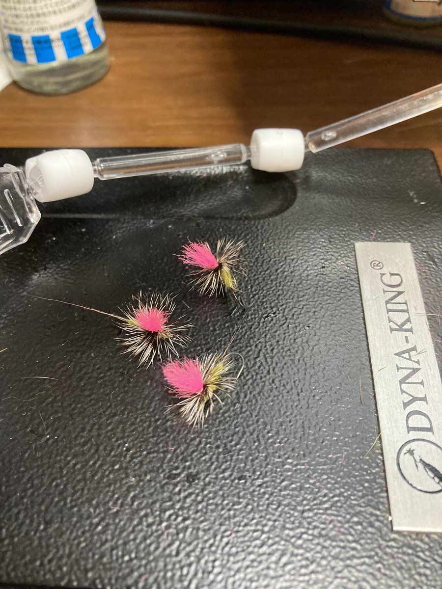 gachi_7134's tweet photo. 今日の3本🤗
#フライタイイング
#flytying 
#dryfly
#パラシュート
#エルモンヒラタカゲロウ
#ダイナキング
#DYNAKING https://t.co/ODDkXyfEHq