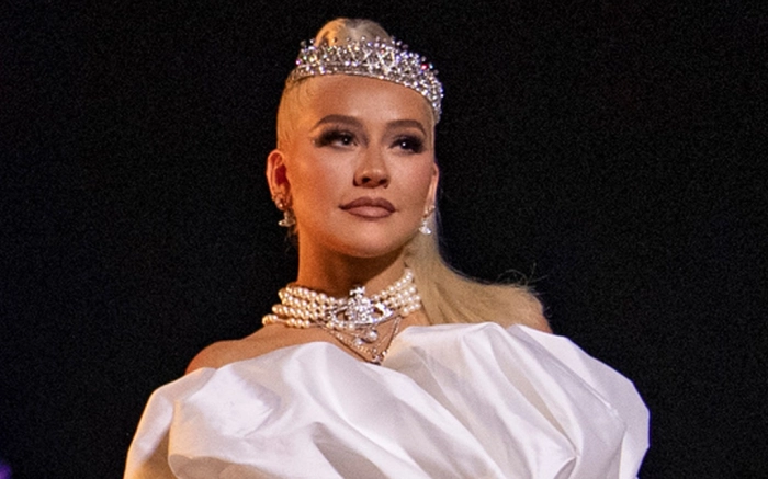Raven_Crower's tweet photo. Christina Aguilera looked very beautiful that night https://t.co/aY3lWhEOOW