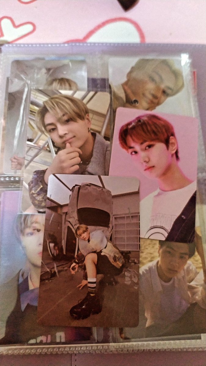 simmargie_'s tweet photo. ~~Finalllyyy got my jay down selca from @heeeemaxcart ✨🥰
Thank you for the super speed and smooth transaction!! vv happy with this purchase after a month of coll break! worth it so much 🌟🤩
#hmcfback https://t.co/0rJHq9DlTE