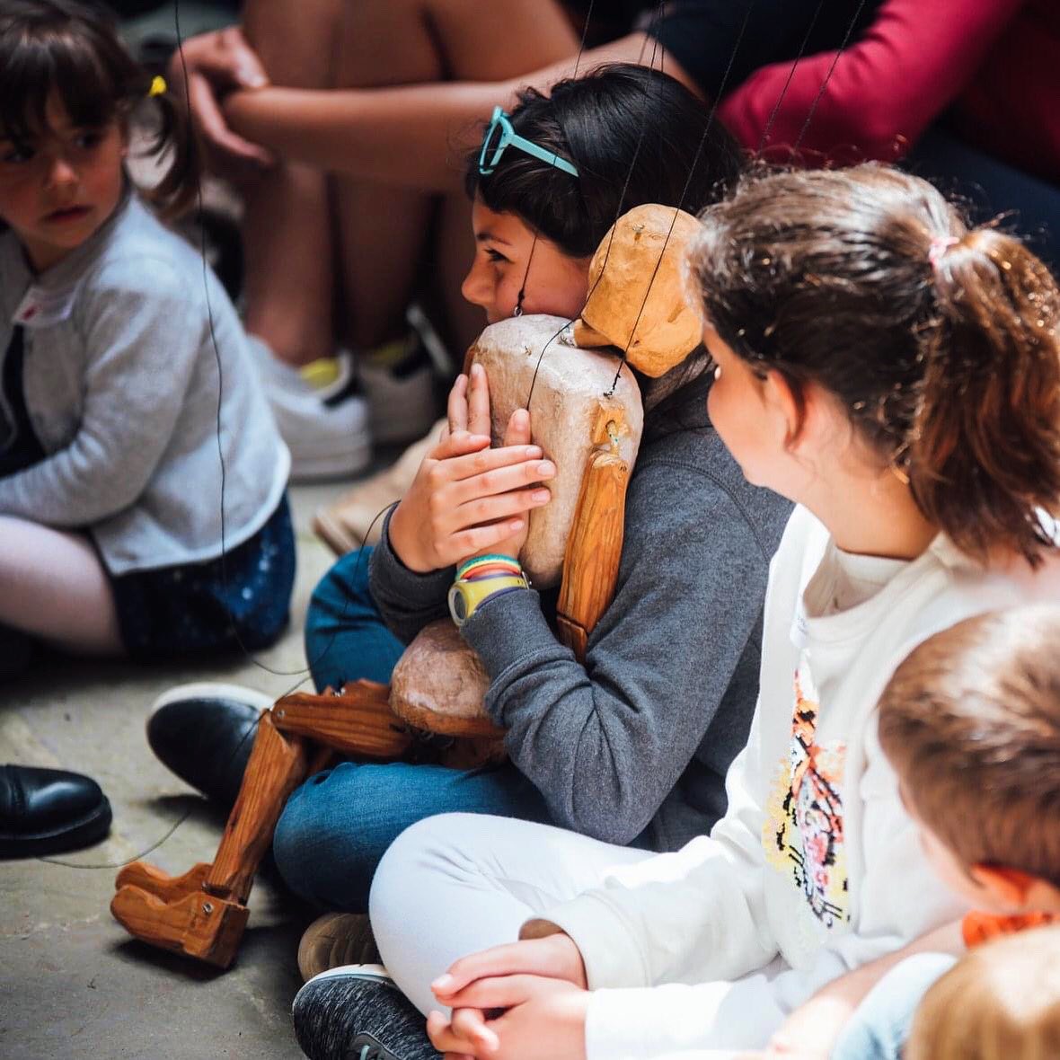 Avui és el Dia Mundial de les Arts Escèniques per a la Infància, que les abraçades i emocions siguin cada dia 🥰