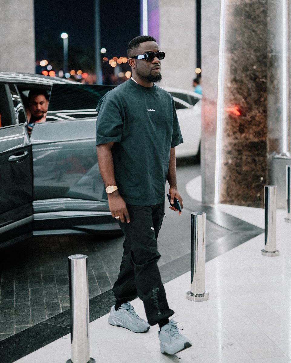 real_moveon's tweet image. Chale Sarkodie go make you think Shatta Wale no dey bath 🤣😁😄