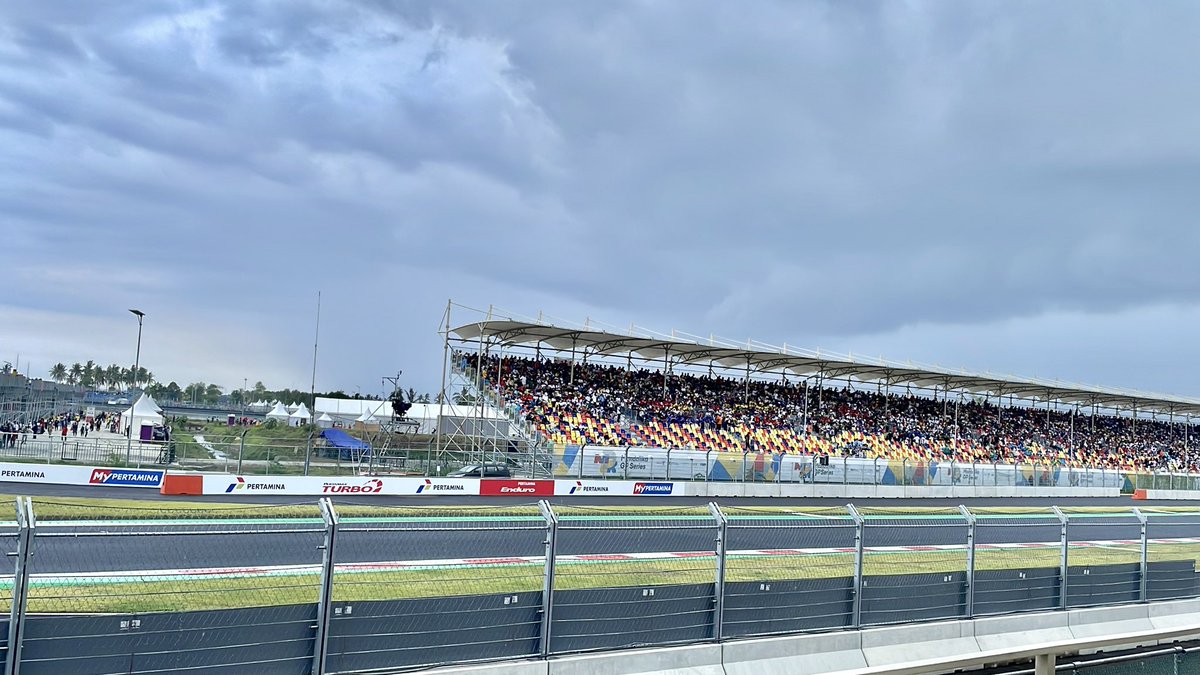 letsgoo raceee dayyyy! #MotoGP #IndonesianGP <a href="/MotoGP/">MotoGP™🏁</a> 🇮🇩