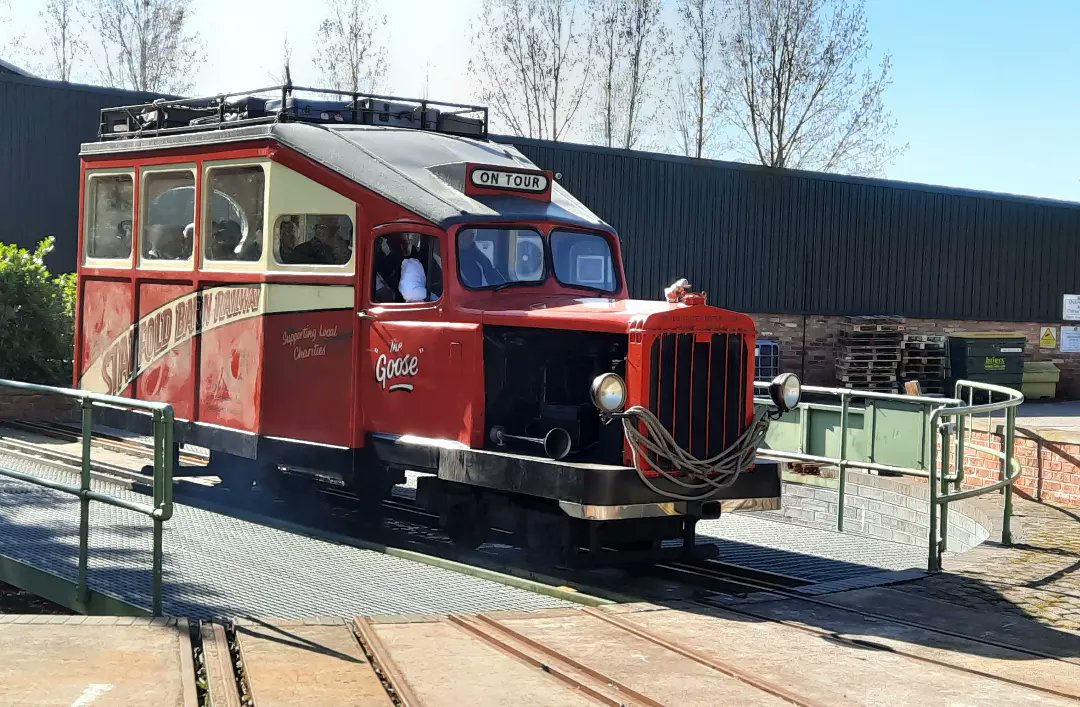 JeffAlbiston's tweet photo. An absolute belter of a day yesterday visiting the @StatfoldMuseum for the 1st time.
Very impressed by the setup there. 👌
#narrowgauge #railway #museum #STAFFORDSHIRE https://t.co/m9ILkFq7rY