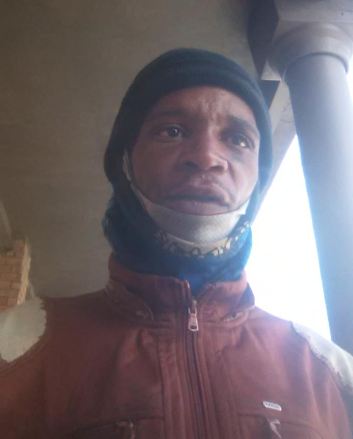 MSStpost's tweet image. His name is Vusi,yesterday he has stolen an Acer laptop and Samsung phone after jaming a car remote with a gate remote in one of Witbank shopping complexes. Our invetigative journalist uncovered where the items are currently be kept,for R150 and to be sold for Nyaope.