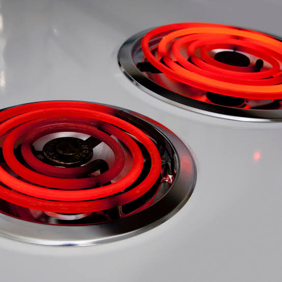 Friends: Leave her bro, lomtwana is not good for you

Lomtwana: