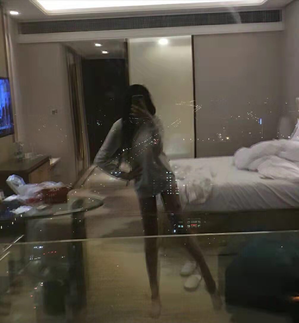 闲着也是闲着，让粉丝白肏一次吧