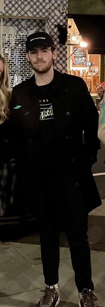 VINYL404's tweet photo. sometimes i wonder if i even like men anymore and then i see “SAPNAP IN BLACK COAT” and the bi in me springs out like a jack in the box https://t.co/ZQamVUYpZA