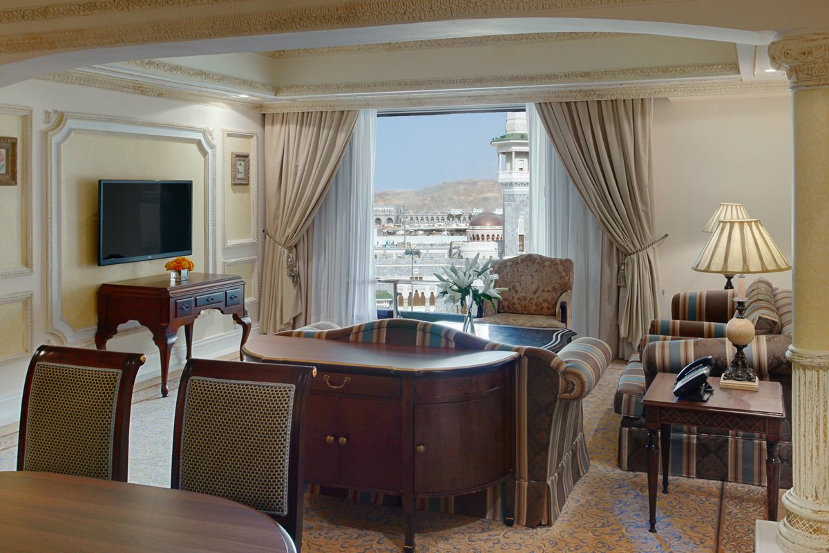 InterConMakkah's tweet photo. Elevate your stay with a touch of luxury - upgrade to a spacious Suite, Club or premium room at any of the participating IHG Hotels &amp; Resorts across India, the MEA. Enjoy up to 20% off, plus breakfast and late check-out when you book min. 2-night stay by 30 September 2022. https://t.co/Ge4OnqZOe4