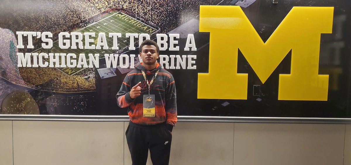 Had a great visit at Michigan! 🟡🔵, thank you <a href="/MHart2032/">Mike Hart</a> <a href="/Coach_SMoore/">Sherrone Moore</a> @AKarsch_UM <a href="/RisingStars6/">Rising Stars Academy</a>