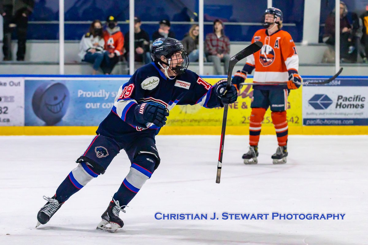 ppanthersvijhl's tweet photo. FINALS!  Trailing 3-0 to the @IslandersKP , @logan_speirs and @kybrownnn_91 each score a pair of goals each, with Brown scoring in OT, to give the @ppanthersvijhl an improbable come from behind win in Game 6.  They now advance to face @GeneralsJrB in the @vijhlofficial finals! https://t.co/PYxqRrmnbM