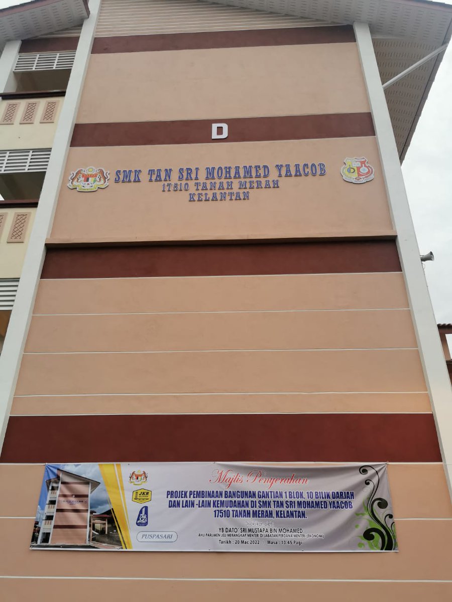 CKP_JKR's tweet photo. Sebentar tadi, Majlis Penyerahan Projek Pembinaan Bangunan 1 Blok 10 BD &amp; Lain-lain Kemudahan Di Sekolah Menengah Kebangsaan Tan Sri Mohamed Yaacob oleh Jurutera Jajahan Tanah Merah dan disaksikan oleh Menteri di Jabatan Perdana Menteri iaitu Dato Sri Mustapha, Mohammad. https://t.co/mvxXrrQpkq