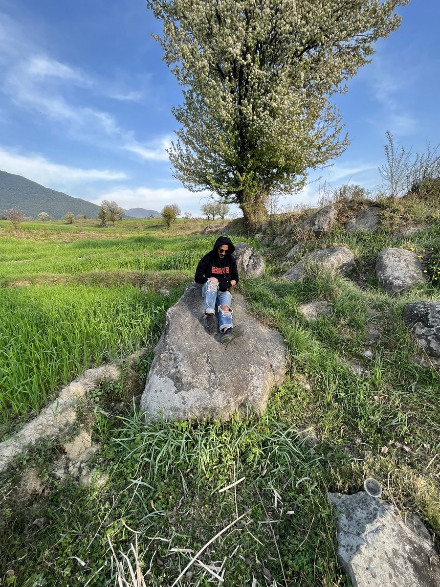 thenishantsing's tweet photo. तु्म्हारी गोद…. और सुकून…. #nature #lap #love #mother #surrendering #life #joy #gratitude #bir #himachal #himachalpradesh #surrender #peace #lifelessons #lifegoals #earth #water #air #sky #fire #trees #mountains #mountain #mountainslovers #wisdom #strength #travel #traveldiary https://t.co/ffvFuSMKjq