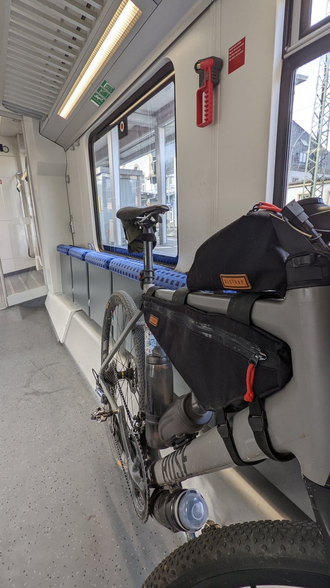 Morksen's tweet photo. Während vermutlich viele noch schlummern, bin ich schon auf dem Weg zum Start meiner Orbit360 #ridefar Challenge Route. Heute: 189km, 820hm durchs Rhein-Main Gebiet. https://t.co/7zRfE0nWQV