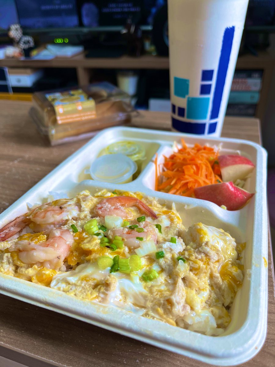 sightsofcy's tweet photo. How’d you feel about Creamy Omelette with Shrimp on Rice and Fruit Salad. 🍳🍤 I woke up so late today. Have a good Sunday na jaaaao! 🫶🏼 #GrabAway

#krungthep
#thailand
#krungthep
#bkk
#krungthepmahanakhon https://t.co/sG4LuYTKtu