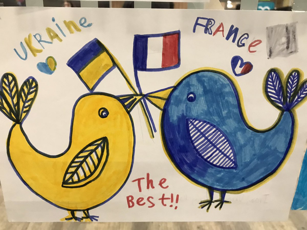 SubaSougou's tweet photo. les enfants de #UkraineConflict laissent leur  témoignage à #Sncf quand ils passent par #PMP #montparnasse 
@alainkrakovitch https://t.co/hJVHeL8F9E