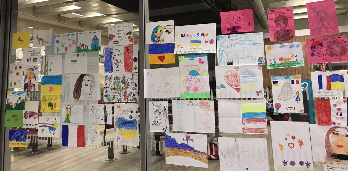 SubaSougou's tweet photo. les enfants de #UkraineConflict laissent leur  témoignage à #Sncf quand ils passent par #PMP #montparnasse 
@alainkrakovitch https://t.co/hJVHeL8F9E