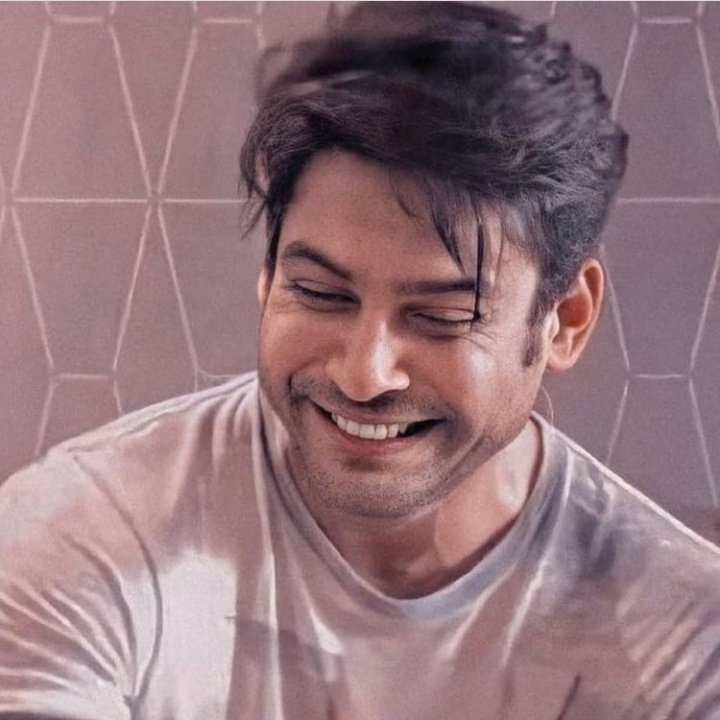 Triptij17508433's tweet photo. #SidharthShukla 
Beautiful Soul❤
Beautiful Heart❤
Beautiful Smile😊
@sidharth_shukla u r a perfect combination of all these.
#SidharthShuklaForever
#SidharthShuklaLivesOn https://t.co/248p7Mogbe