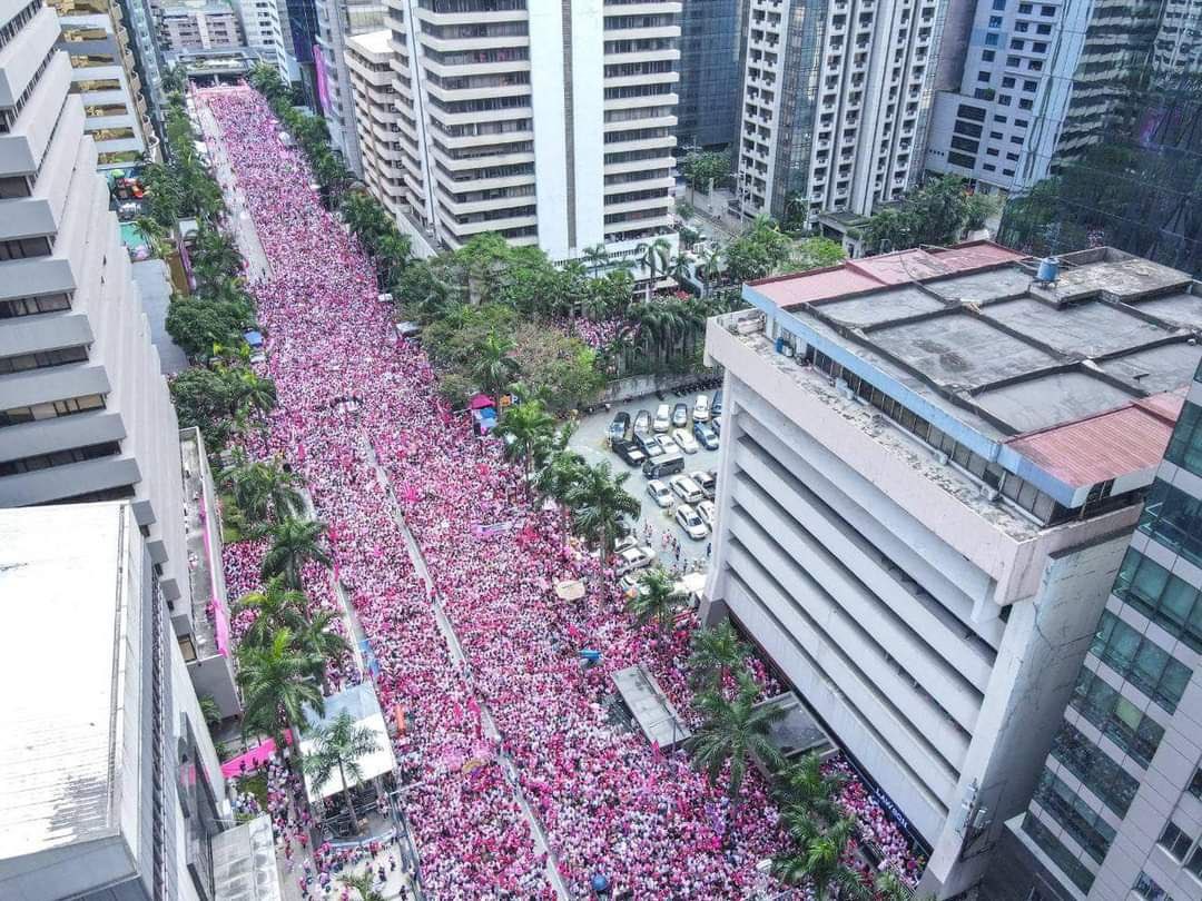 bamaquino's tweet photo. Mamaya pa ang simula ng ating grand rally pero bumubuhos na agad ang pagmamahal at suporta sa ating #PasigLaban! 💗

Maraming salamat po dahil nandito kayo kasama namin para ipaglaban ang ating hangarin na sa Gobyernong Tapat, #AngatBuhayLahat! 

#PasigIsPink https://t.co/5uR5bGqy0r