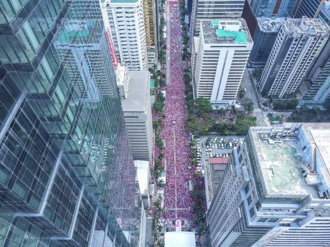 bamaquino's tweet photo. Mamaya pa ang simula ng ating grand rally pero bumubuhos na agad ang pagmamahal at suporta sa ating #PasigLaban! 💗

Maraming salamat po dahil nandito kayo kasama namin para ipaglaban ang ating hangarin na sa Gobyernong Tapat, #AngatBuhayLahat! 

#PasigIsPink https://t.co/5uR5bGqy0r
