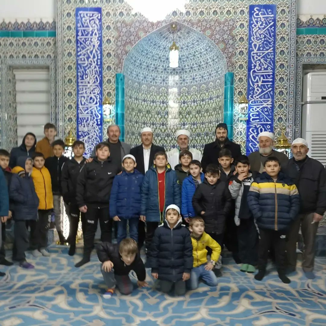 gencsakarya1's tweet photo. #GençDiyanetErenler ekibiyle harika bir akşam geçirdik. Hem kahvehanede hem de gençlik lokalinde sohbet etme imkanı bulduk. Teşekkürler değerli hocam @ErolEkimBolu

#GençDiyanetErenler
#GençDiyanetSakarya
#GençDiyanet
#elifkuşağı
#geleceğimizgençliğimiz https://t.co/CUvxCEivmj