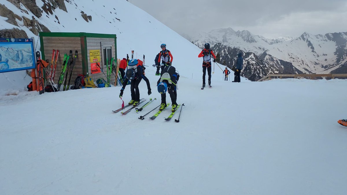CarrerasMontana's tweet photo. Altitoy 2022 llegada al Caperette el mismo trío de favoritos Los italianos, el PGHM Chamonix, el equipo andorrana. #luz #altitoy #pyrenees #pirineos 👉 https://t.co/oYTRzCCpnT https://t.co/yIIZvgh5Ve