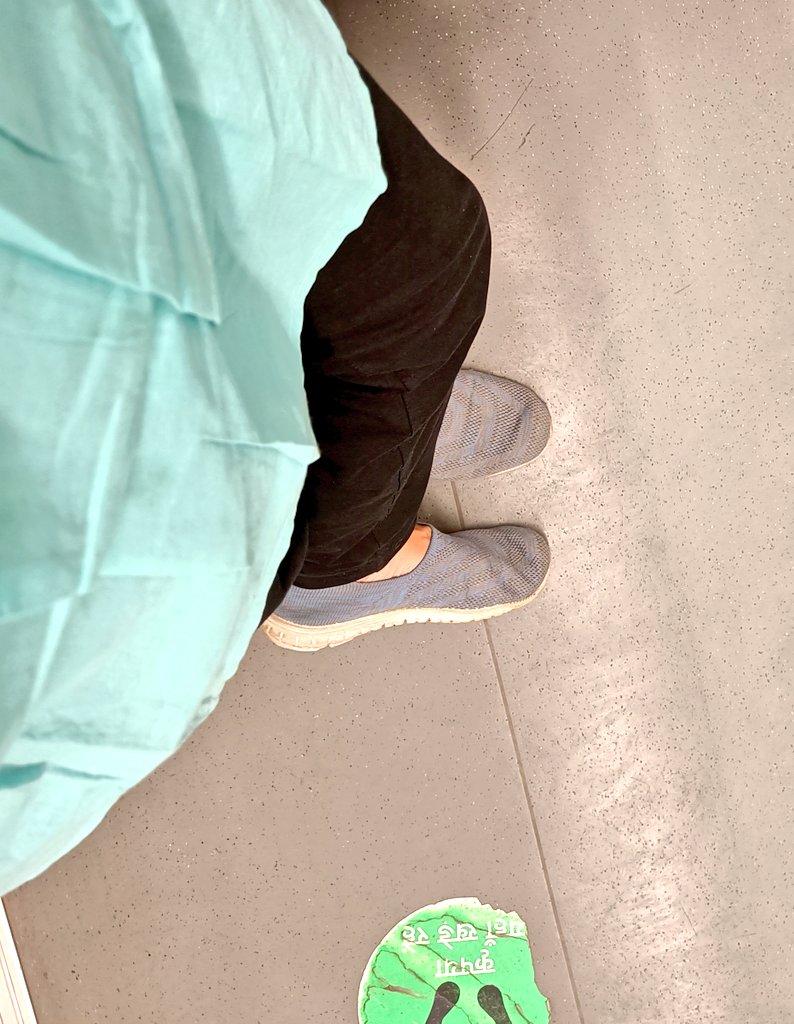 Melgreux's tweet photo. OITM : OUTFIT IN THE METRO..
#SUNDAYWORKINGDAY https://t.co/GaIbbLQuSF