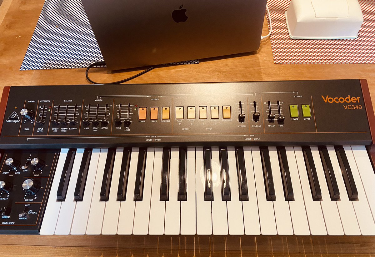 mtnymtnyg's tweet photo. どうやら息子が
Rol◯nd VP3◯0🎛🎤🎹
のジェネリックボコーダー
BEHRINGER VC340🎛🎤🎹
を購入したようだ♬
音は中々良いとの事!
お願いだから
ナマムギナマタマゴ♬
と歌わせてくれ❣️
#VP330
# YMO
#BEHRINGER
#BEHRINGER VC340
#Roland https://t.co/6IME9dxbL3