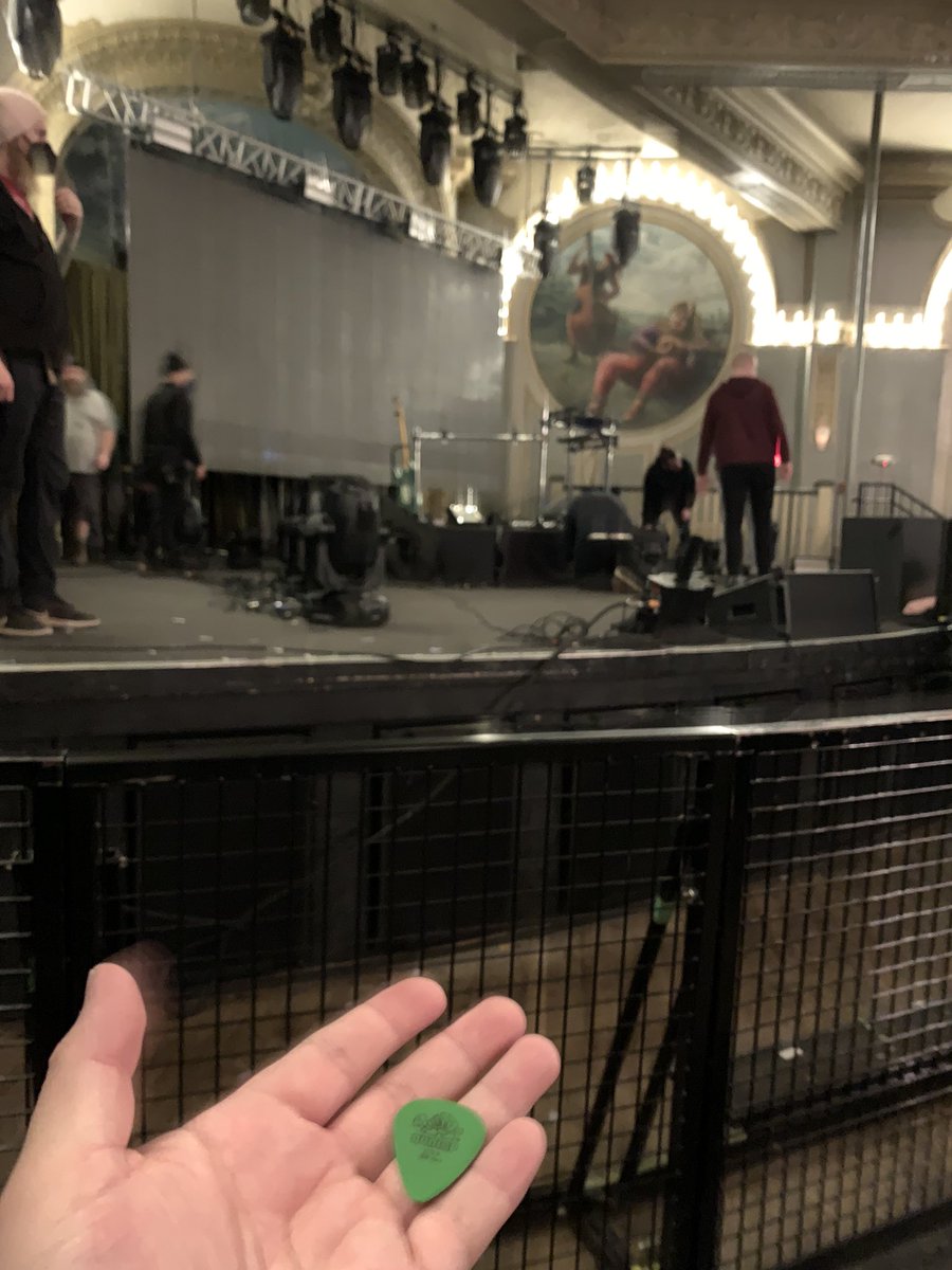 swerrrvekv's tweet photo. Staff gave me one of @iamdabinlee ’s guitar picks tonight 😭 tonight was one of the best concerts I’ve been to https://t.co/fm8BuwWTBz
