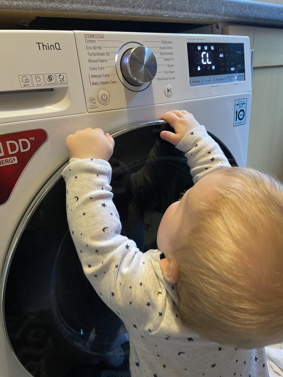 LucyWilsonlaw's tweet photo. @LGUK this is the best washing machine in the world…I’ve had so many machines over the years. I love that you can do a quick hot wash which is essential with babies. But please @LGUK could you make the next machine with a little press on light so we can see the washing inside? https://t.co/WEPH5gzJxG