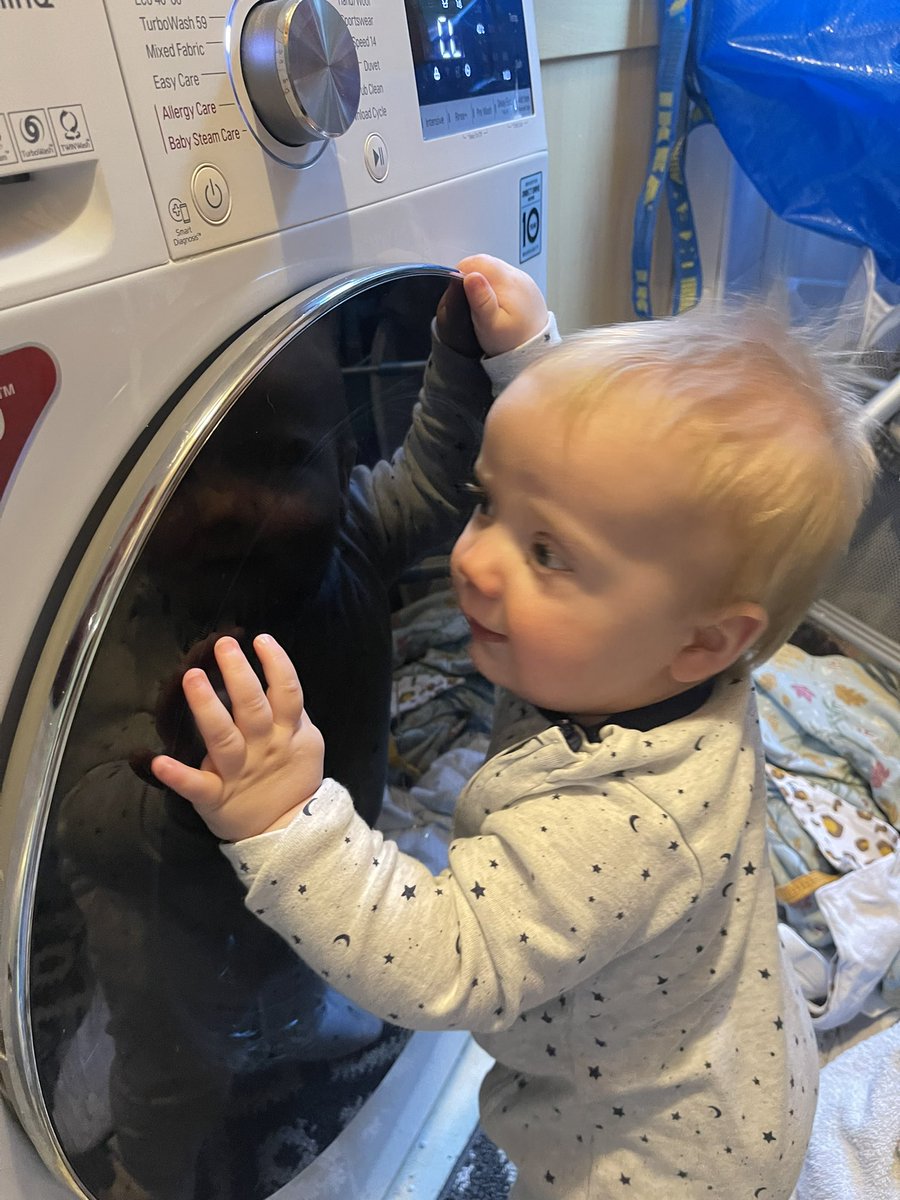 LucyWilsonlaw's tweet photo. @LGUK this is the best washing machine in the world…I’ve had so many machines over the years. I love that you can do a quick hot wash which is essential with babies. But please @LGUK could you make the next machine with a little press on light so we can see the washing inside? https://t.co/WEPH5gzJxG