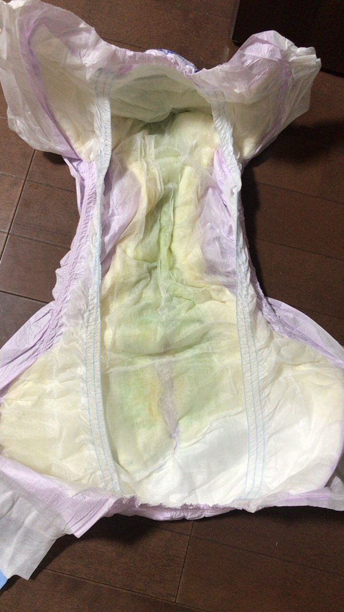 omutu_yun's tweet photo. おはぐしょ😭
お酒ってある意味すごいねー🤣
起きたら、喉がカラカラだったよ！
ただ今、水分補給中🚰
#おむつ
#オムツ
#おねしょ
#オネショ
#おもらし
#オモラシ
#おむつ男子
#ABDL
#DL
#Diaper
#diaper
#diaperpee
#diaperboy https://t.co/PNv1u7RNUb
