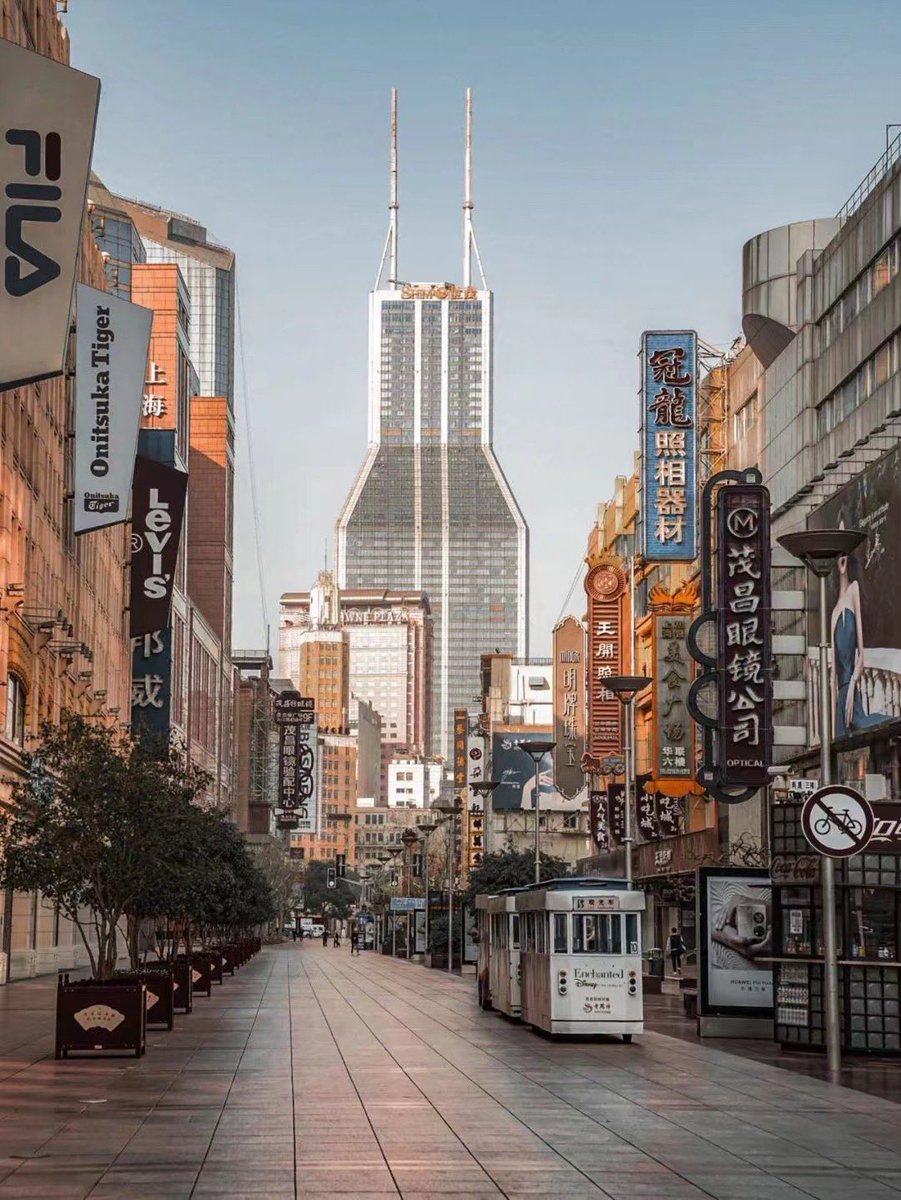 tongbingxue's tweet photo. Shanghai this week, almost under Covid lockdown. https://t.co/1zjCn7M5T5