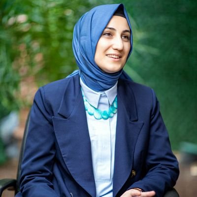 Babamın kızı değil <a href="/aysecakmak63/">Ayşe Çakmak</a> Başkan. Çok samimi olduğumuz da söylenemez lakin bu coğrafyada ille de belediye başkanı eleştirecekseniz bugüne kadar tek şaibeye bulaşmamış Ayşe Çakmak o başkan değil.

Ha illede yapacaksanız beni de karşınıza alacağınızı hesap edin!