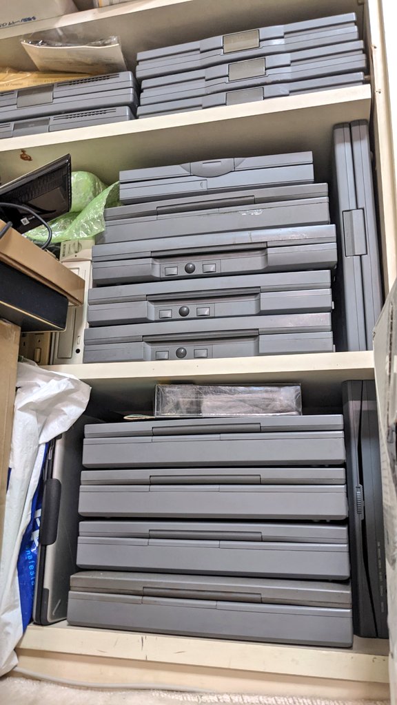 okayumentalsan's tweet photo. 98noteならこのスペースにこれだけ入るんですよ〜デスクトップには無い良さがココには存在する✨
久々の #98note タワー https://t.co/twVV8Uq676