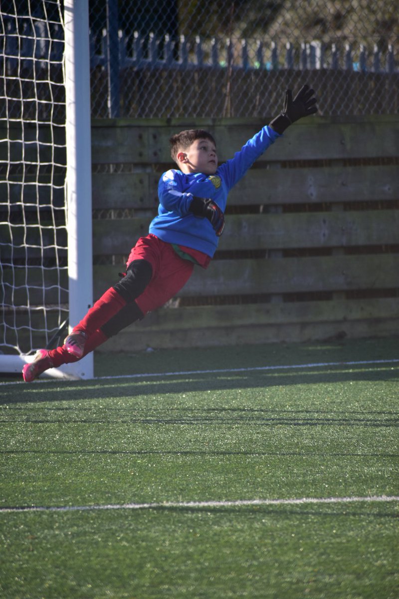 Sazzle00082's tweet photo. Here we go again! Size well if he could just grow a bit and he will be fine! He’s 10 he will grow however for now when will agility and ability count because what he lacks in height he has buckets of in other areas! #grassrootsfootball #developmentfootball https://t.co/scUNURFamj
