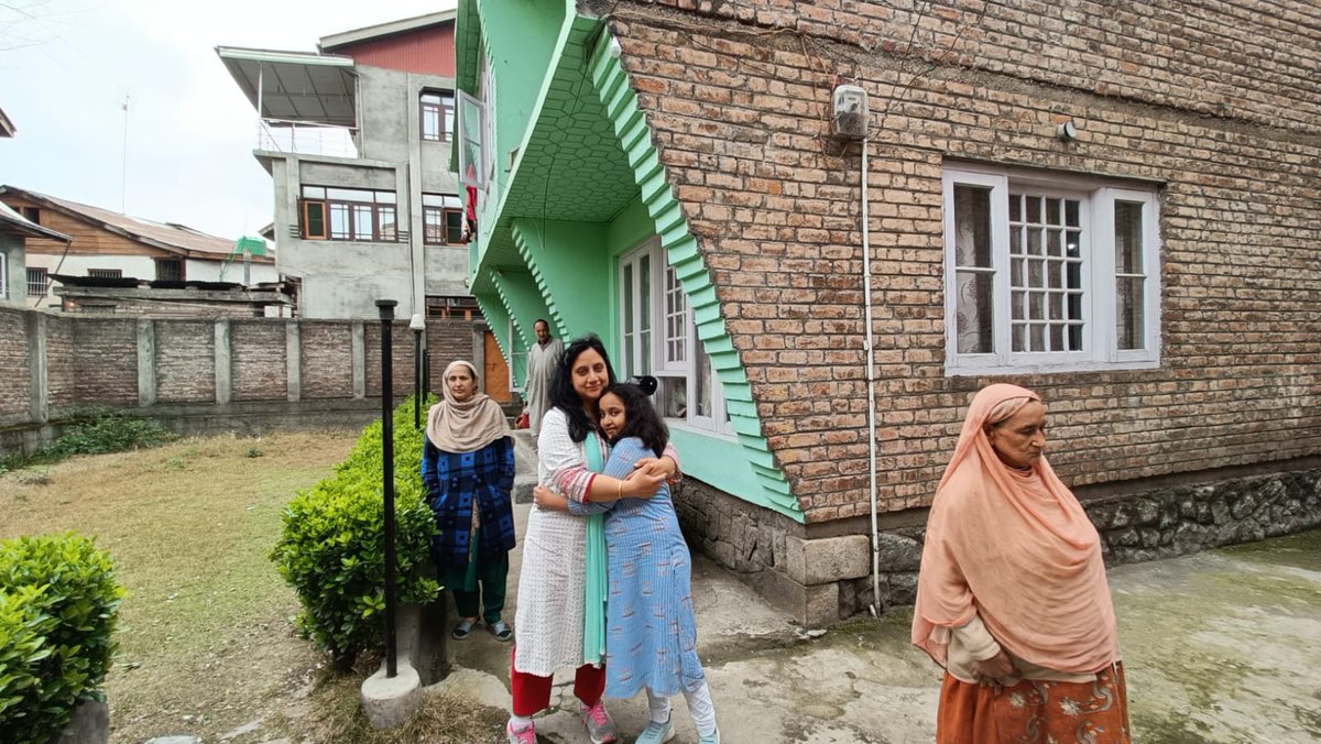 Kashmirinmycup's tweet photo. My cousin just sent me this pic. Our house in Rainawari. This was illegally occupied thrice before out of sheer penury we sold it off for 7 lacs. Our family had put all savings to build this house. We did grah pravesh after 19th Jan - 8th Feb 1990. I left in Apr. Rest in June https://t.co/tyEx1wpuKg