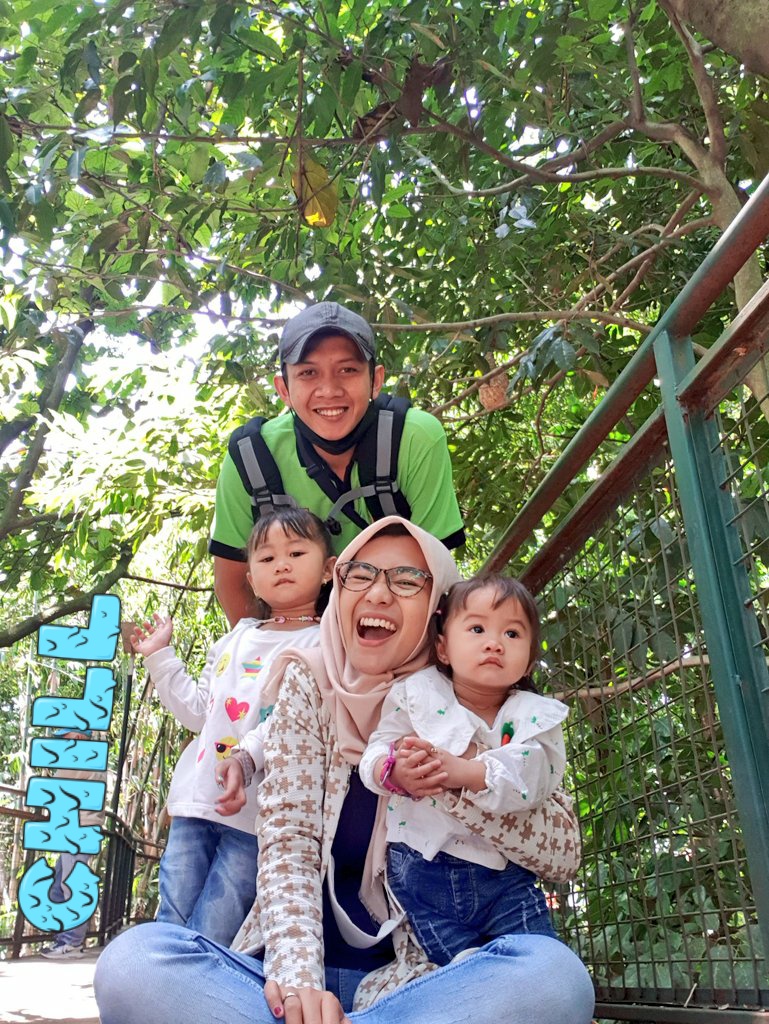 Firdisharifky's tweet photo. Menghealing yekan @RidwanDvl23 https://t.co/hVEYS1VBE1