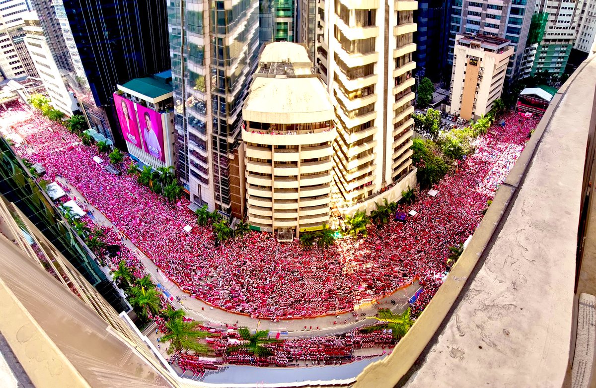 hadji_addu's tweet photo. Yes, Leni Robredo's middle class base showed up in this behemoth rally at #PasigLaban. The real challenge now is to translate this immense political energy be co-owned by the basic masses, which is morally yearning for genuine change . Abutin ang mga tunay na nasa laylayan. https://t.co/SKT7r4hdH9