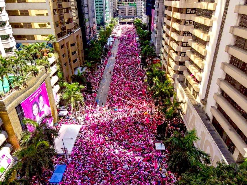 hadji_addu's tweet photo. Yes, Leni Robredo's middle class base showed up in this behemoth rally at #PasigLaban. The real challenge now is to translate this immense political energy be co-owned by the basic masses, which is morally yearning for genuine change . Abutin ang mga tunay na nasa laylayan. https://t.co/SKT7r4hdH9