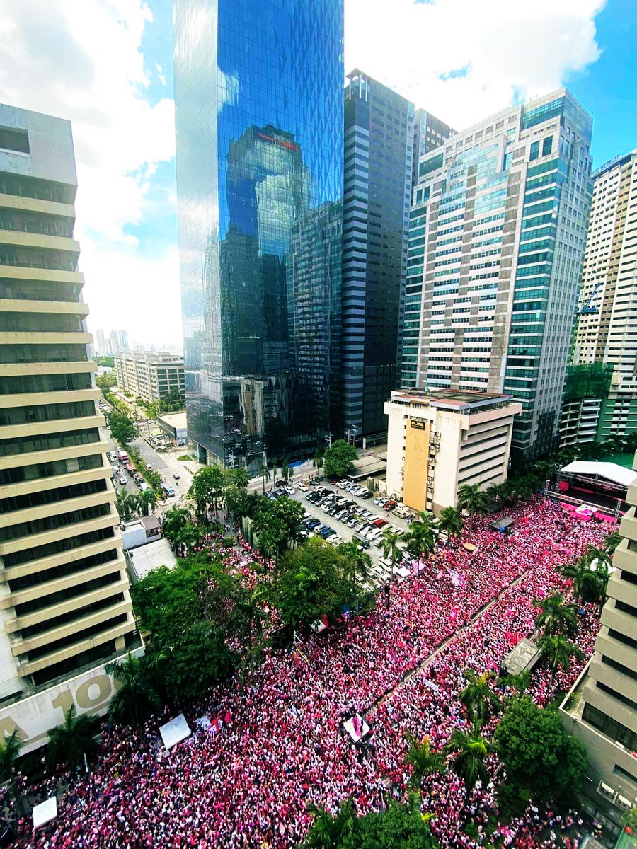 hadji_addu's tweet photo. Yes, Leni Robredo's middle class base showed up in this behemoth rally at #PasigLaban. The real challenge now is to translate this immense political energy be co-owned by the basic masses, which is morally yearning for genuine change . Abutin ang mga tunay na nasa laylayan. https://t.co/SKT7r4hdH9