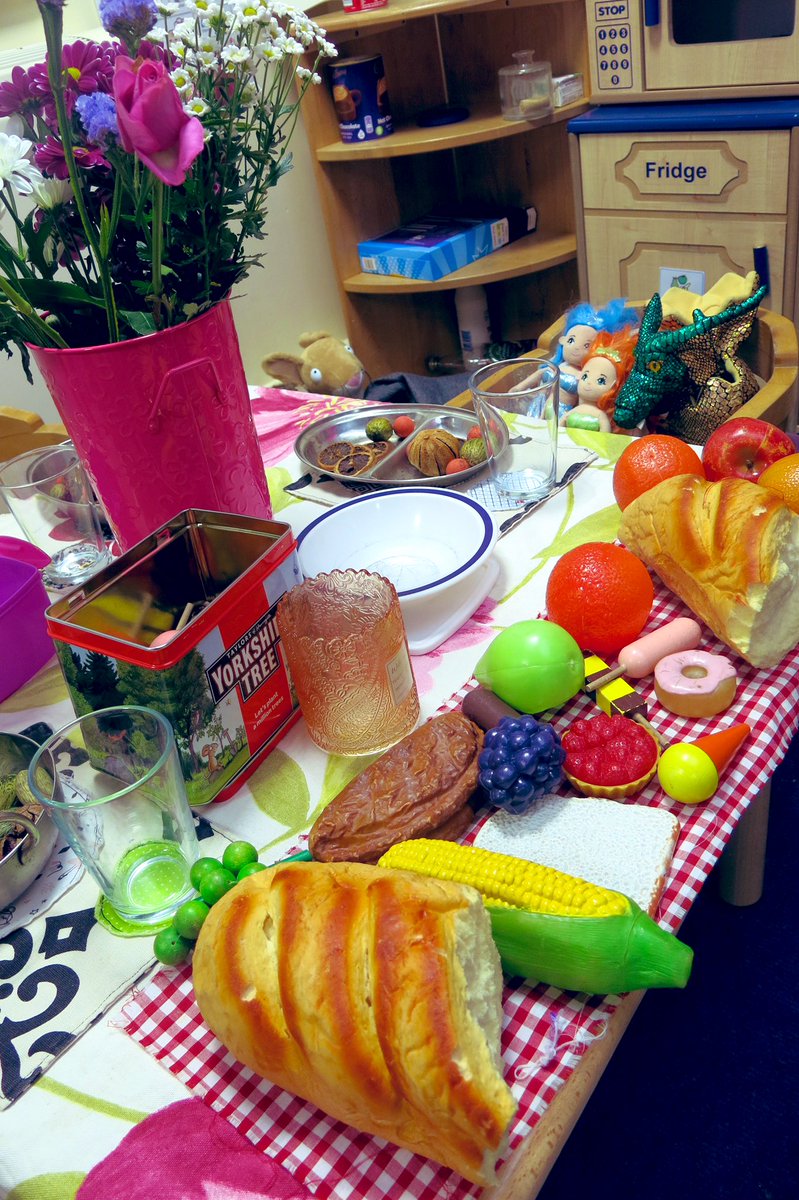 misssmythe_HT's tweet photo. Our ‘Home Area’ has daily parties. This one was definitely one of my favourites. I loved the attention to details and being a part of their wonderful imagination 💭✨✨💜 #EYFS #EarlyYears #EY #StoryTelling
#HomeArea https://t.co/pJByXQrZ5n