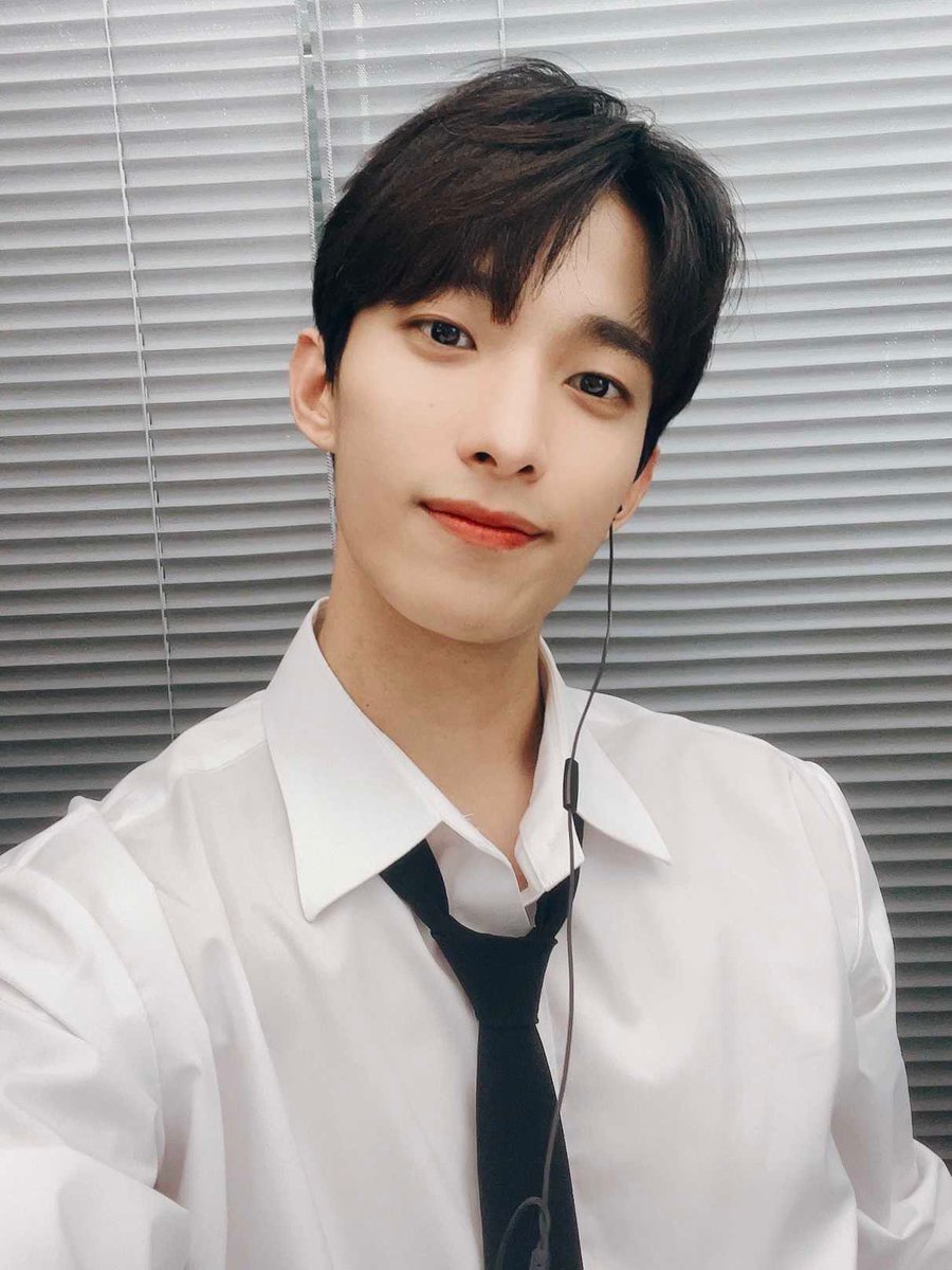 DK2l8_'s tweet photo. 아 진짜 개예뻐 우뜨캄 ㅜㅜㅜ https://t.co/RoEr75VB9u